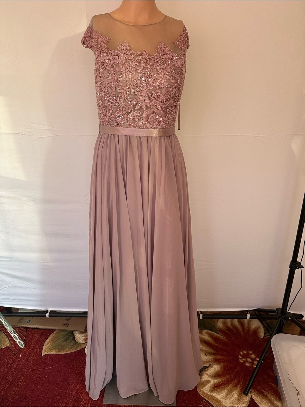Elegant Lace Bodice Evening Dress in Dusty Rose